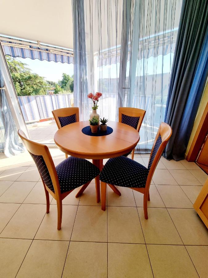 Апартаменты Sea View App Mirta Умаг Экстерьер фото