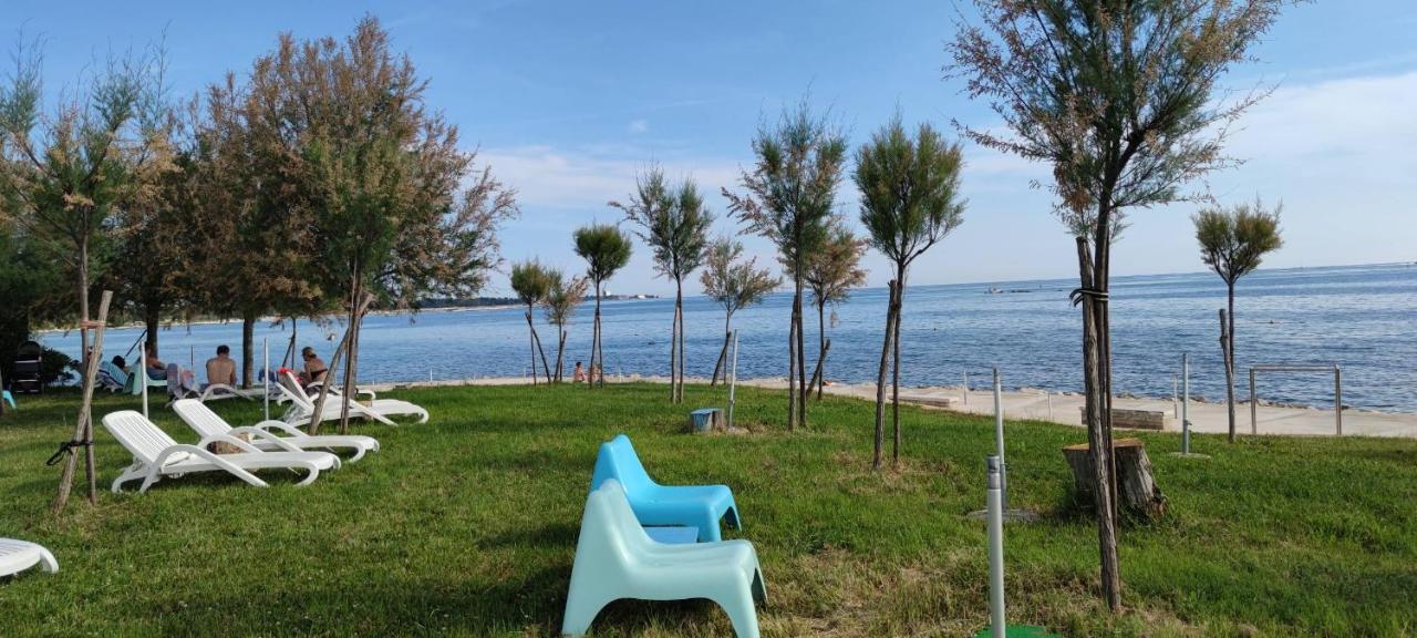 Апартаменты Sea View App Mirta Умаг Экстерьер фото